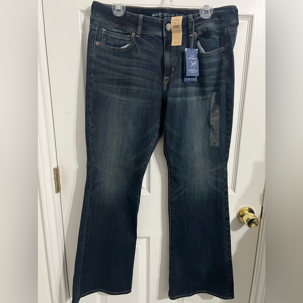NWT American Eagle Outfitters 14 Short Jeans